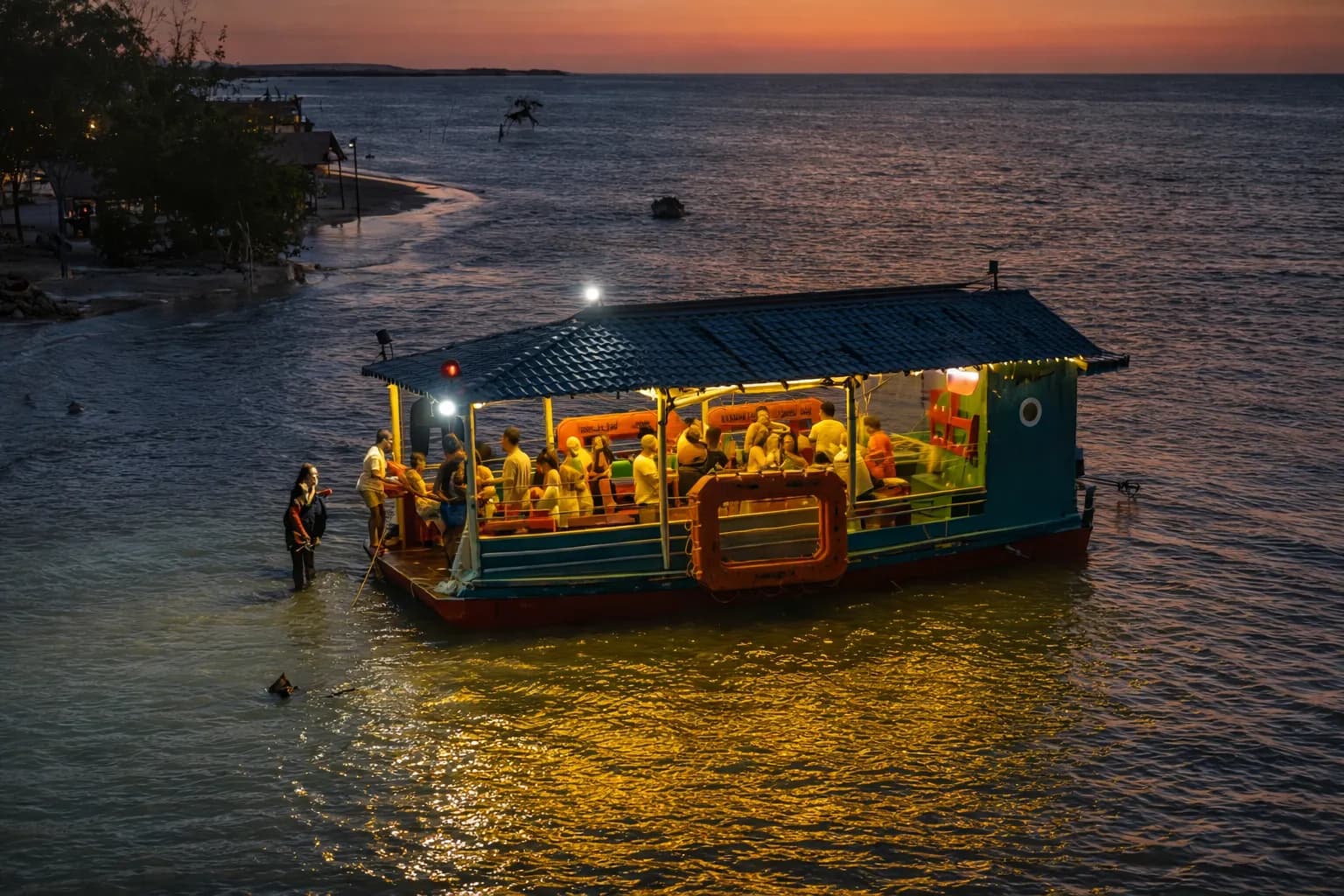 Chateau Julie Lounge Boat